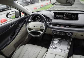 Подержанный автомобиль Genesis G80 2021 года (12 фото)