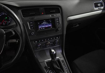 Подержанный автомобиль Volkswagen Golf Hatchback 2013 года (19 фото)