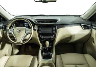 Подержанный автомобиль Nissan X-Trail 2017 года (13 фото)