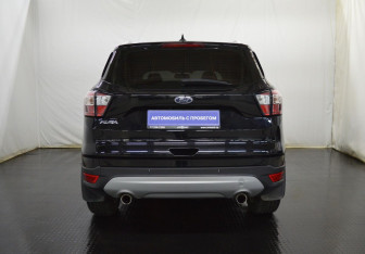 Подержанный автомобиль Ford Kuga 2019 года (6 фото)