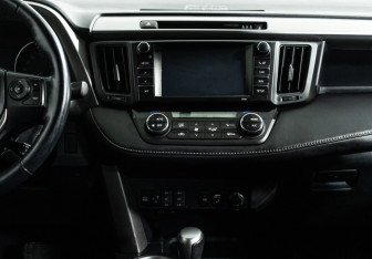 Подержанный автомобиль Toyota RAV4 2017 года (14 фото)
