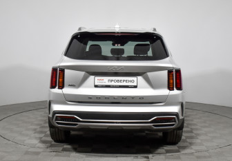 Подержанный автомобиль Kia Sorento 2022 года (6 фото)