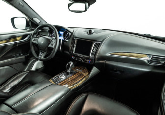 Подержанный автомобиль Maserati Levante 2016 года (9 фото)