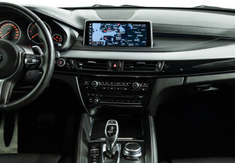 Подержанный автомобиль BMW X6 2017 года (14 фото)