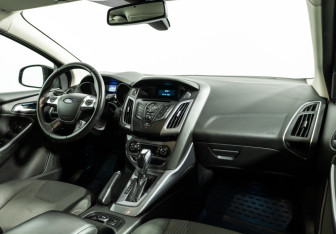 Подержанный автомобиль Ford Focus Hatchback 2014 года (9 фото)
