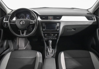 Подержанный автомобиль Skoda Rapid Liftback 2019 года (13 фото)