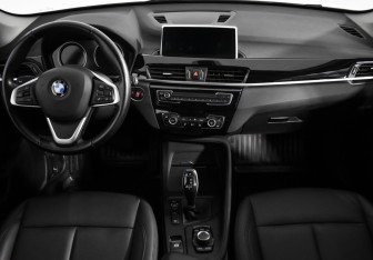 Подержанный автомобиль BMW X1 2021 года (20 фото)