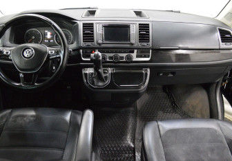 Подержанный автомобиль Volkswagen Multivan 2018 года (11 фото)