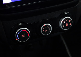 Подержанный автомобиль Kia Rio Sedan 2015 года (16 фото)