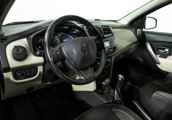 Подержанный автомобиль Renault Logan Sedan 2014 года (11 фото)