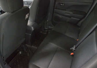 Подержанный автомобиль Mitsubishi ASX 2011 года (11 фото)