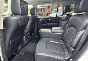 Подержанный автомобиль Infiniti QX80 2018 года (9 фото)