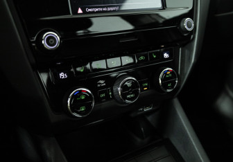 Подержанный автомобиль Skoda Octavia Liftback 2019 года (16 фото)