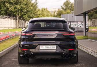 Подержанный автомобиль Porsche Cayenne 2019 года (7 фото)