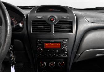 Подержанный автомобиль Nissan Almera Classic 2010 года (16 фото)