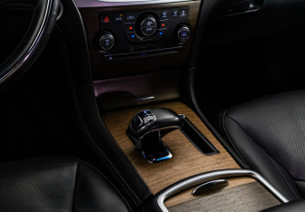 Подержанный автомобиль Chrysler 300C Sedan 2012 года (16 фото)