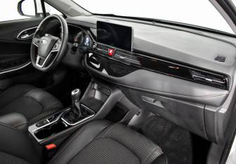 Новый Москвич 3 2025 (14 фото)