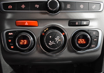 Подержанный автомобиль Citroen C4 Sedan 2016 года (15 фото)