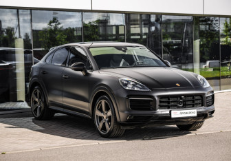 Подержанный автомобиль Porsche Cayenne 2021 года (5 фото)