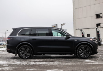 Подержанный автомобиль LiXiang L9 2024 года (6 фото)