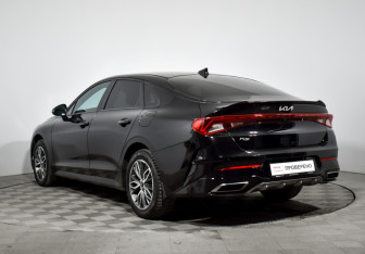 Подержанный автомобиль Kia K5 2021 года (7 фото)