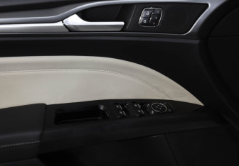 Подержанный автомобиль Ford Mondeo Sedan 2016 года (21 фото)