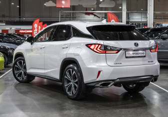Подержанный автомобиль Lexus RX 2019 года (10 фото)
