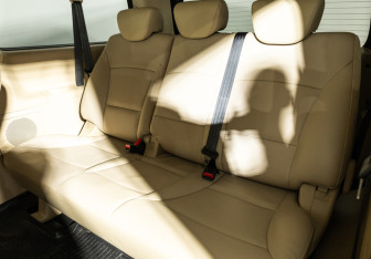 Подержанный автомобиль Hyundai H-1 2015 года (17 фото)