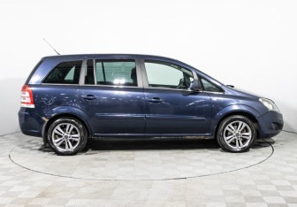 Подержанный автомобиль Opel Zafira Compactvan 2010 года (4 фото)