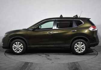 Подержанный автомобиль Nissan X-Trail 2016 года (8 фото)