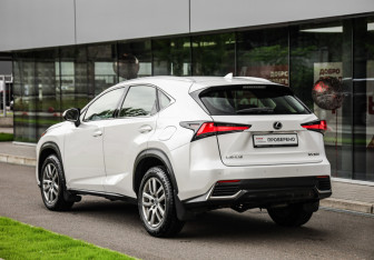 Подержанный автомобиль Lexus NX 2017 года (8 фото)