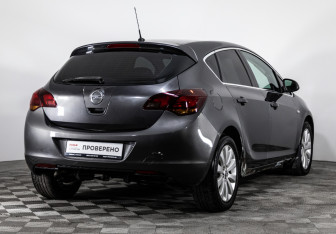 Подержанный автомобиль Opel Astra Hatchback 2010 года (5 фото)
