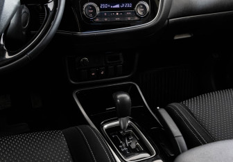 Подержанный автомобиль Mitsubishi Outlander 2018 года (13 фото)