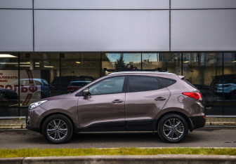 Подержанный автомобиль Hyundai ix35 2014 года (9 фото)