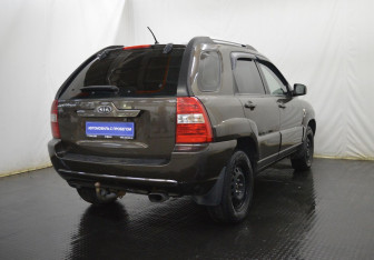 Подержанный автомобиль Kia Sportage 2006 года (5 фото)