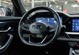 Подержанный автомобиль Geely Monjaro 2024 года (14 фото)