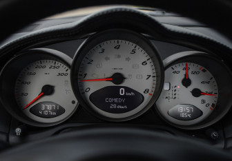 Подержанный автомобиль Porsche Cayman 2010 года (20 фото)