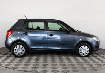Подержанный автомобиль Skoda Fabia Hatchback 2013 года (4 фото)