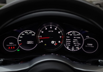 Подержанный автомобиль Porsche Cayenne 2021 года (16 фото)