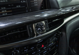 Подержанный автомобиль Lexus LX 2015 года (20 фото)