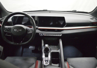 Подержанный автомобиль Geely Coolray 2024 года (13 фото)