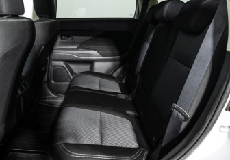 Подержанный автомобиль Mitsubishi Outlander 2019 года (10 фото)
