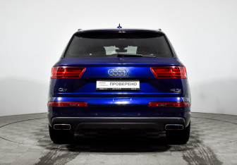Подержанный автомобиль Audi Q7 2019 года (6 фото)
