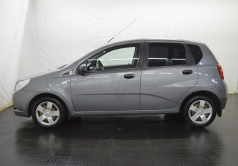 Подержанный автомобиль Chevrolet Aveo Hatchback 2010 года (8 фото)