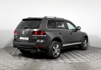 Подержанный автомобиль Volkswagen Touareg 2008 года (5 фото)