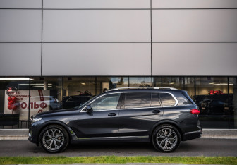 Подержанный автомобиль BMW X7 2019 года (9 фото)