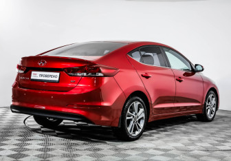 Подержанный автомобиль Hyundai Elantra Sedan 2016 года (5 фото)