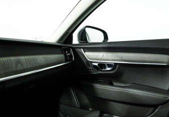 Подержанный автомобиль Volvo S90 2021 года (21 фото)