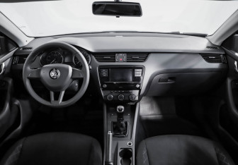 Подержанный автомобиль Skoda Octavia Liftback 2018 года (9 фото)