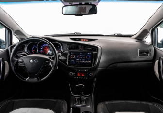 Подержанный автомобиль Kia Ceed Hatchback 2015 года (10 фото)